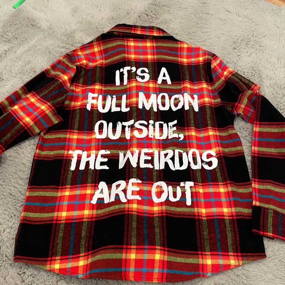 Cakeworthy Disney Hocus Pocus Dani shirt Small